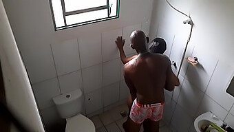 Imagens Gravadas Secretamente De Um Homem Negro Bem Dotado Comendo Uma Adolescente Latina