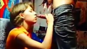 Das selbstgemachte Gesichts- und Blowjob-Video der Schwester