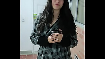 Vecina Amateur Ayuda Con Las Compras Y Disfruta De Un Encuentro Caliente