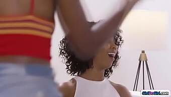 La Matrigna Nera Misty Stone Fa Un Pompino Sensuale Alla Sua Figliastra