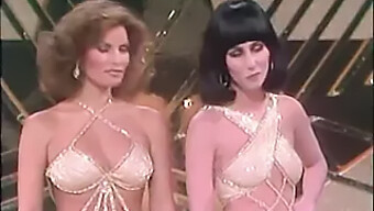 Dwie Kultowe Blondynki W Szpilkach: Cher I Raquel Welch W Klasycznym Pokazie Milf Z 1975 Roku