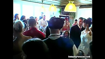 Brides-To-Be Se Involucran En Sexo Grupal En Una Recepción De Bodas