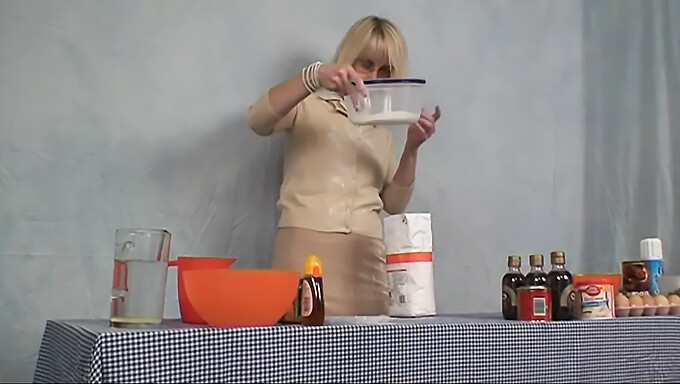 Hazel's Hot kitchen escapade: En brændende varm og sexet video