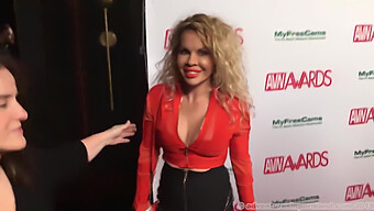 Avn Awards 2018: Slavne Osebe Pridejo Na Rdečo Preprogo