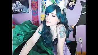 Kitty'S Self-Indulgent Webcam Show For Your Pleasure