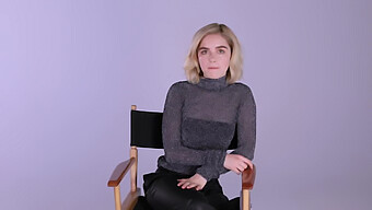 Kiernan Shipka Đáng Yêu Phải Đối Mặt Với Nhiệm Vụ Khó Khăn Là Tự Thỏa Mãn