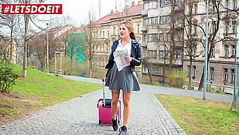 Thiếu Niên Czech Trẻ Tuổi Thích Thú Với Tình Dục Miệng Và Âm Đạo Với Một Người Đàn Ông Địa Phương Cơ Bắp.