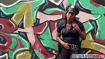 Le Sexe Brutal De Jasmine Webb Avec Un Policier Noir Dans Une Maison Abandonnée