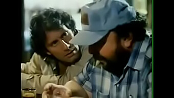 كاي باركر الأم الناضجة في العصر القديم في عام 1980