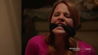 Katie Leclerc ปิดปากและถูกผูกไว้ในแผนการแก้แค้น