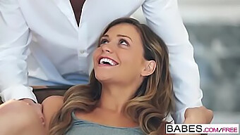 Mia Malkova e Richie Black in hardsex e gioco anale