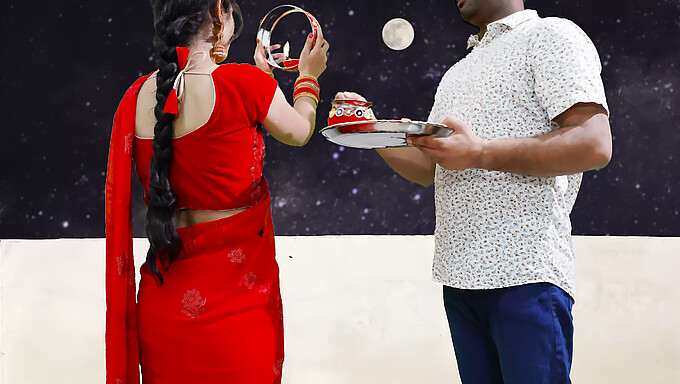 Priya's eerste Karva Chauth-viering omvat een romantische buitenpijpbeurt en sensuele seks van achteren.