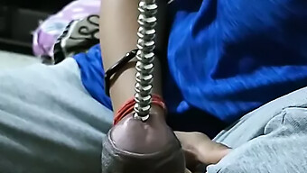 Phụ Nữ Thực Hiện Hành Động Bdsm Cực Đoan Với Việc Kích Thích Dương Vật