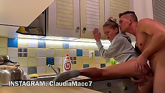 Intimo incontro in cucina fatto in casa con creampie climax