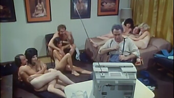 Vintage Gruppensex Mit Haarigen Weibern Und Blasen