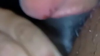 Người Phụ Nữ Lớn Tuổi Cho Một Blowjob Trong Xe Hơi Ngoài Trời