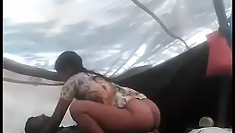 Primeira Experiência De Uma Gata Desi Com Seu Namorado Em Um Vídeo Xxx