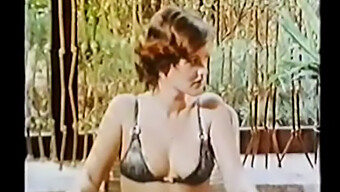 Η Vintage Milf Επιδίδεται Σε Μια Καυτή Συνεδρία Σάουνας