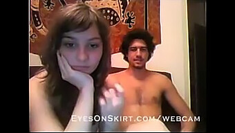 Couple Amateur Fait L'Amour En Webcam En Temps Réel