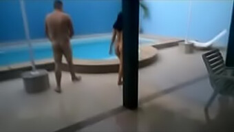 Esposa Natural Se Entrega A Sexo Quente E Selvagem Com Seu Amante Na Frente Do Marido