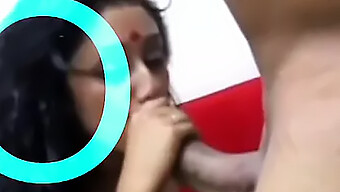 Um Homem Musculoso Tem Um Encontro Apaixonado Com Uma Mulher Indiana, Culminando Em Um Clímax Mútuo.